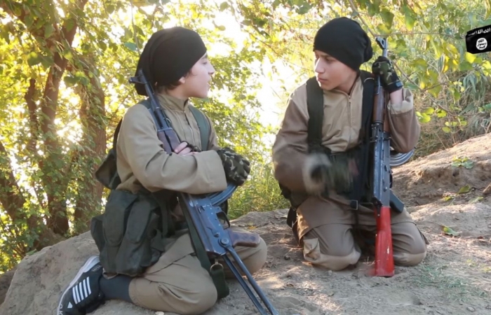 الأطفال الإيزيديون.. قنابل موقوتة بيد داعش في أشد مشاهد الحرب مأساوية